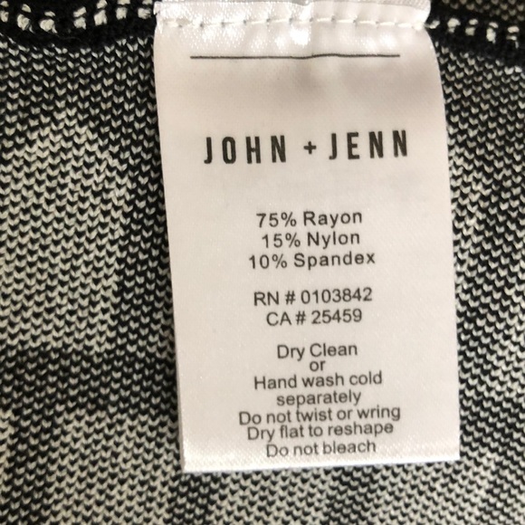 John + Jenn dress worn once doesn’t fit any more - Picture 4 of 4